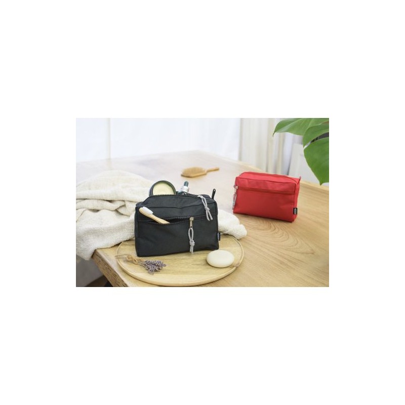 Trousse de toilette  en rPET personnalisée - Natasha Matières : fer Couleurs : rouge personnalisation rapide en France