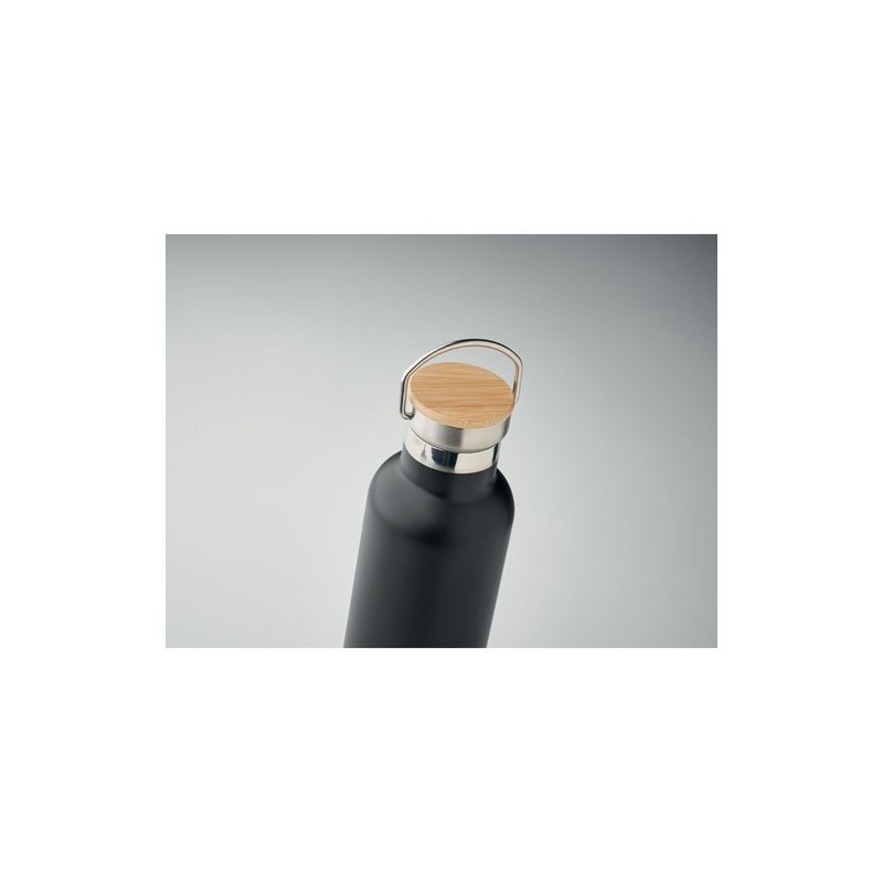 Bouteille isotherme double paroi 750ml personnalisée - Helsinki Matières : acier inoxydable Couleurs : noir accessoire événement