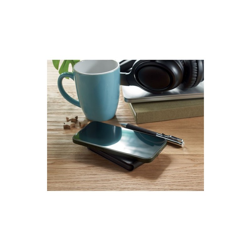 Chargeur magnétique  et efficace 15W - FAWTT Matières : PET recyclé Couleurs : noir livraison express 24h 48h