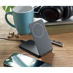 Chargeur magnétique  et efficace 15W - FAWTT Matières : PET recyclé Couleurs : noir personnalisation rapide en France