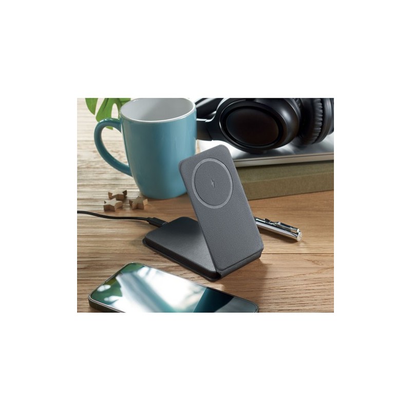 Chargeur magnétique  et efficace 15W - FAWTT Matières : PET recyclé Couleurs : noir personnalisation rapide en France