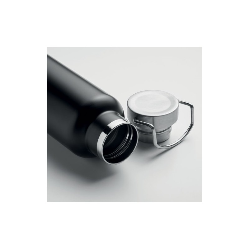 Bouteille isotherme double paroi 500ml personnalisée IVES Couleurs : noir Matières : acier inoxydable recyclé marquage laser ult