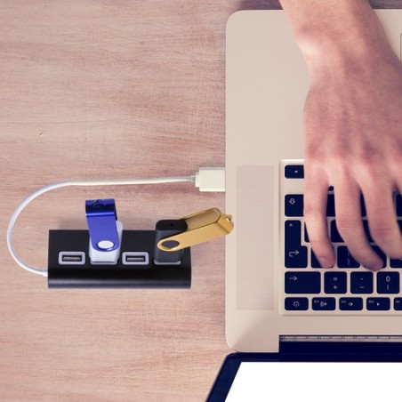 Accessoire High-Tech Personnalisable Port USB - Weeper Matières : aluminium Couleurs : noir cadeau collaborateur premium