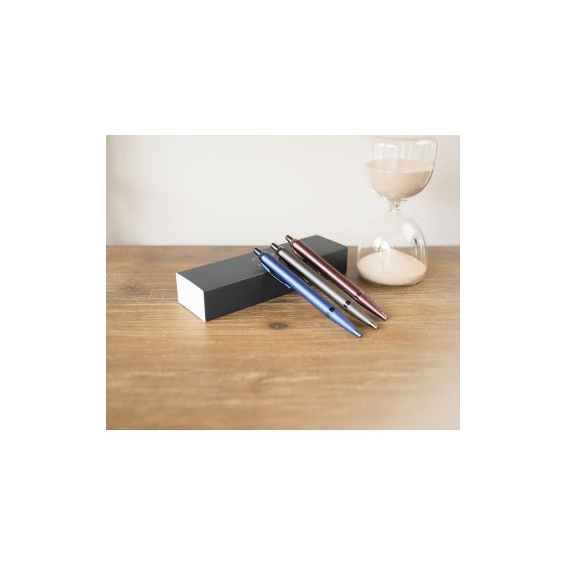 Stylo bille personnalisé luxe monochrome Parker IM Matières : métal Couleurs : gun marquage laser ultra précis