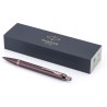 Stylo bille personnalisé luxe monochrome Parker IM Matières : métal Couleurs : bordeaux accessoire événementiel unique