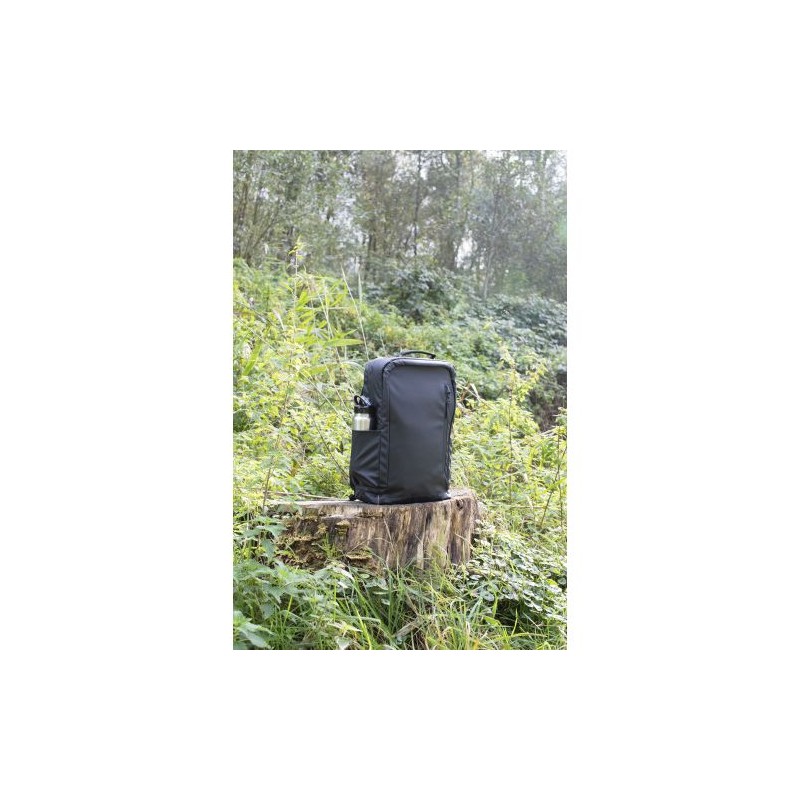 Sac à dos déperlant en polyester personnalisé Brecken Matières : polyester Couleurs : noir marquage couleur éclatante
