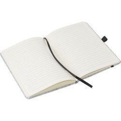 Carnet A5 personnalisé en feutre  rPET Harper Matières : caoutchouc Couleurs : gris foncé objet promotionnel éco-responsable