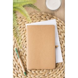Carnet A5 personnalisé en papier kraft - Johanna Matières : caoutchouc Couleurs : brun impression haute définition