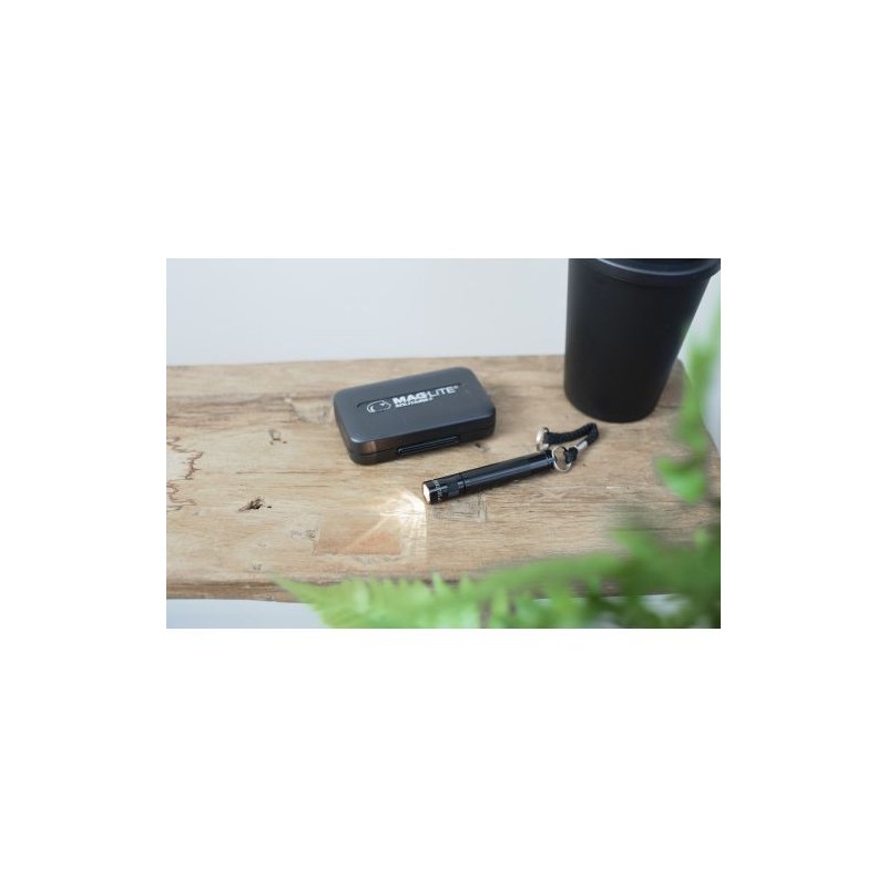 Torche Aluminium Personnalisée Idéale pour Offrir - Maglite Ottomar Matières : métal Couleurs : rouge cadeau collaborateur premi