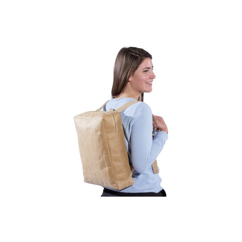 Sac à dos  et personnalisé en papier laminé Samanta Matières : papier Couleurs : brun goodies publicitaire événementiel