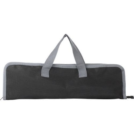 Set de barbecue  dans une pochette personnalisée - Priscilla Matières : non tissé Couleurs : argenté personnalisable avec votre 