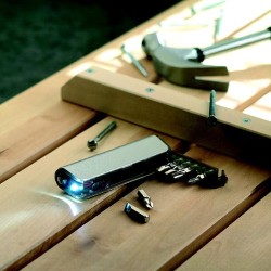 Support multi-outils pratique et torche efficace - ALUTOOL Matières : aluminium Couleurs : gris transparent goodies publicitaire
