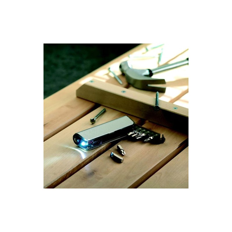 Support multi-outils pratique et torche efficace - ALUTOOL Matières : aluminium Couleurs : gris transparent goodies publicitaire