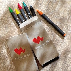Étui  de 6 crayons de cire publicitaires : BRABO Matières : cire Couleurs : multicolore goodies publicitaire événementiel