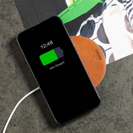 Chargeur sans fil Éco-responsable et Pratique 15W Personnalisé Sarkul RCS Matières : cuir recyclé Couleurs : marron impression h