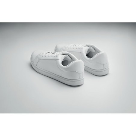 Baskets Personnalisées en PU Taille 47 - BLANCOS Matières : PU Couleurs : blanc cadeau collaborateur premium