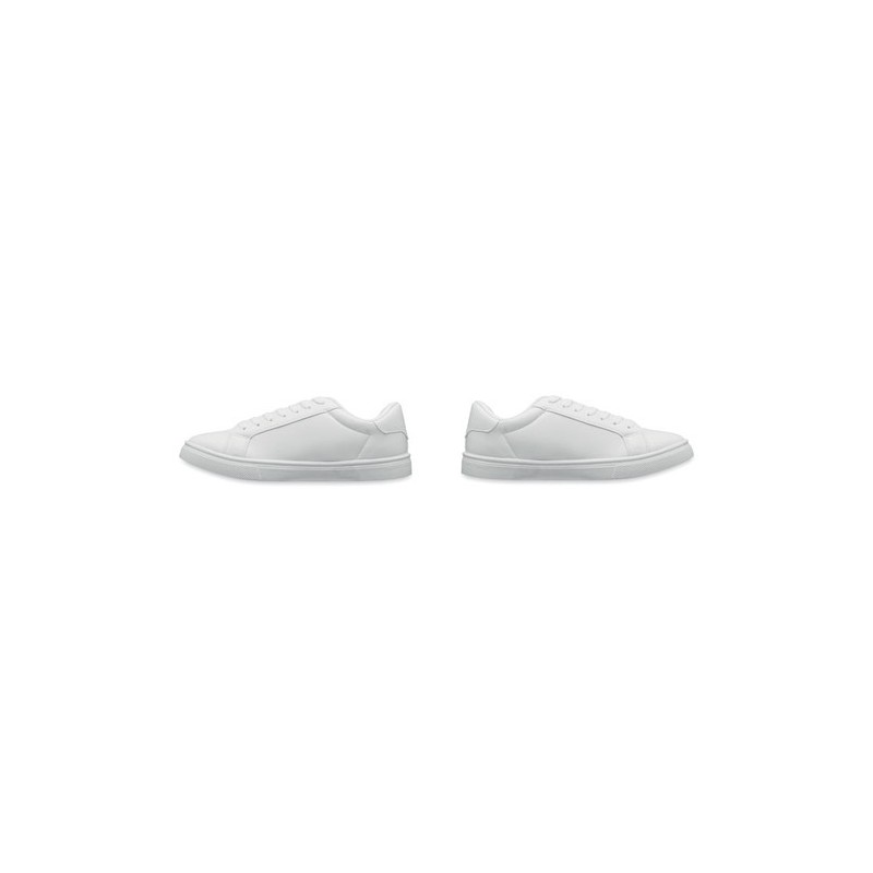 Baskets Personnalisées en PU Taille 47 - BLANCOS Matières : PU Couleurs : blanc accessoire événementiel unique