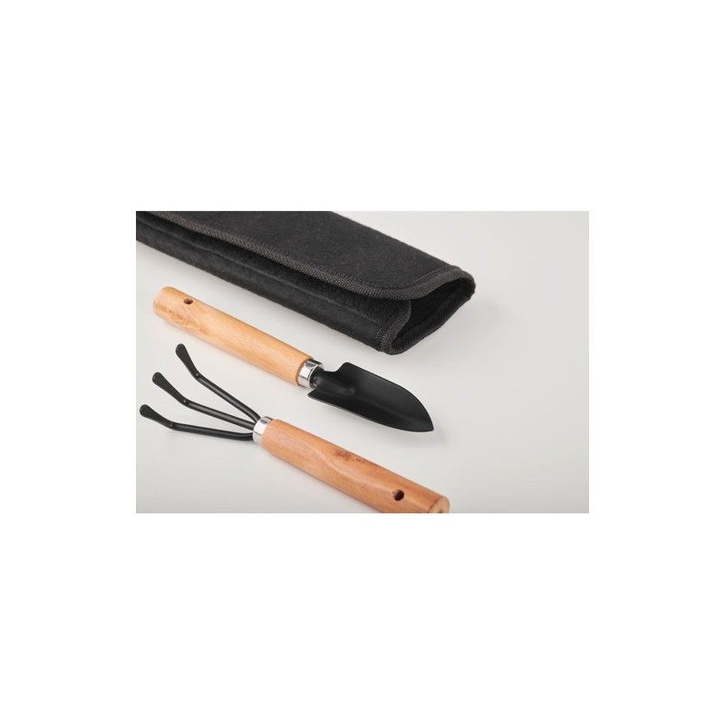 Ensemble Pratique d'Outils de Jardinage Personnalisés GRASS Matières : PET recyclé Couleurs : noir marquage laser ultra précis
