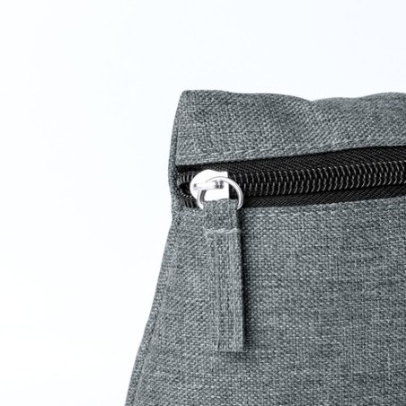 Trousse Éco-responsable Personnalisable Osoben Couleurs : noir Matières : polyester recyclé accessoire événementiel unique