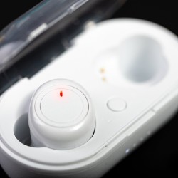 Écouteurs Bluetooth 5.0 avec design élégant et station de charge - Merkus Couleurs : blanc cadeau entreprise pas cher