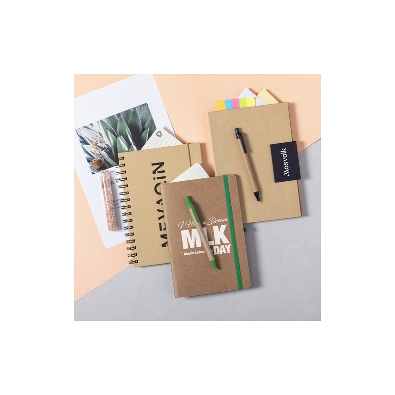 Cahier Pratique Éco-responsable en Carton Recyclé Esteka Matières : carton recyclé Couleurs : noir personnalisable avec votre lo