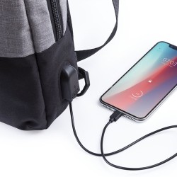 Bandoulière Pratique Personnalisée Sac à Dos USB Versox Matières : polyester Couleurs : gris goodies publicitaire événementiel