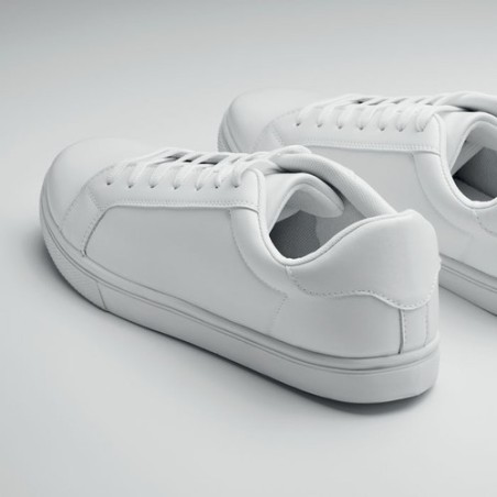 Baskets personnalisées en PU Taille 42 - BLANCOS Matières : PU Couleurs : blanc goodies publicitaire événementiel