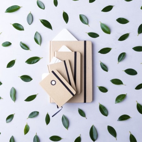 Cahier A5 Éco-responsable Personnalisé Bloc Notes Raimok pas cher Matières : carton recyclé Couleurs : blanc impression logo hau