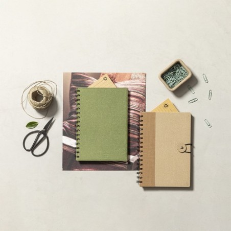 Cahier Éco-responsable Pratique Personnalisé A5 Idina pas cher Matières : carton recyclé Couleurs : naturel impression haute déf