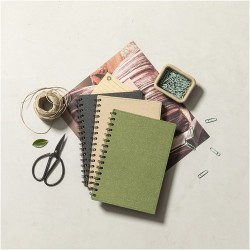 Cahier Éco-responsable Pratique Personnalisé A5 Idina pas cher Matières : carton recyclé Couleurs : naturel personnalisation rap