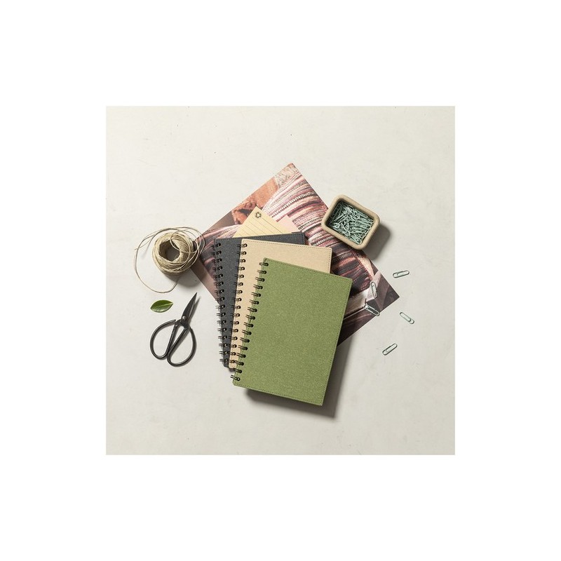 Cahier Éco-responsable Pratique Personnalisé A5 Idina pas cher Matières : carton recyclé Couleurs : naturel personnalisation rap
