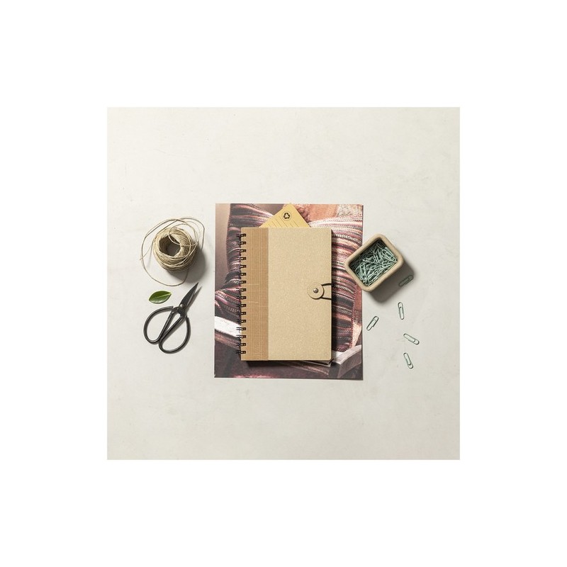 Cahier Éco-responsable Pratique Personnalisé A5 Idina pas cher Matières : carton recyclé Couleurs : naturel goodies entreprise d