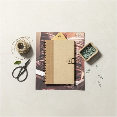 Cahier Éco-responsable Pratique Personnalisé A5 Idina pas cher Matières : carton recyclé Couleurs : naturel goodies entreprise d