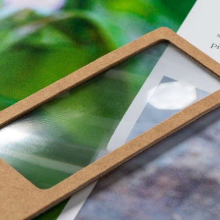 Loupe Éco-responsable de Marque Pages Publicitaires Kigan Matières : carton recyclé marquage laser ultra précis