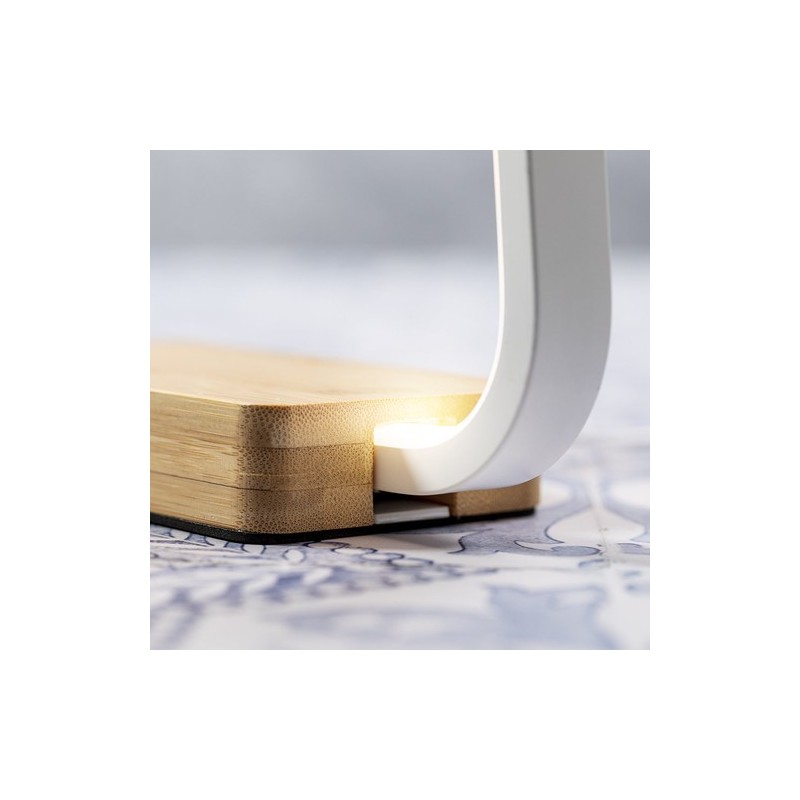 Lampe Chargeur Éco-responsable et Pratique Personnalisée - Labrum Matières : bambou accessoire événementiel unique
