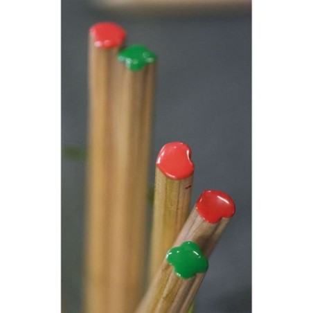 Crayon personnalisé  Trèfle Prestige 17,6 cm Matières : bois Couleurs : vert objet promotionnel éco-responsable