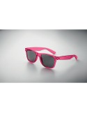 Lunettes de soleil personnalisées s en RPET - MACUSA Matières : PET recyclé Couleurs : fuchsia transparent objet promotionnel éc