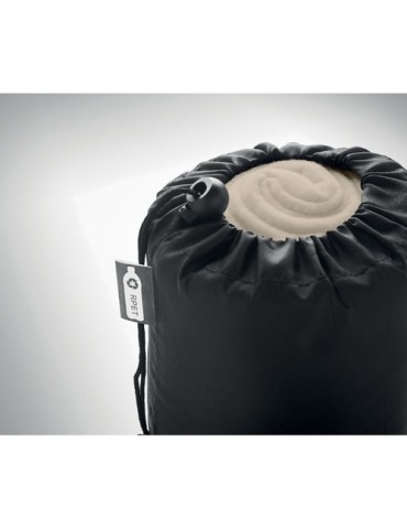 Couverture de voyage  en RPET personnalisée - MUSALA accessoire événementiel unique