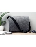 Sac messager  en feutre RPET personnalisable BAGLO Matières : PET recyclé Couleurs : gris personnalisation rapide en France