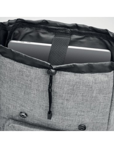 Sac à dos personnalisé en polyester 600D avec USB - RIGA Matières : PET Couleurs : gris objet promotionnel éco-responsable