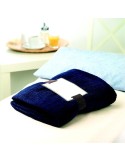 Couverture polaire personnalisée 240 gr/m² CAP CODE Matières : PET Couleurs : bleu objet promotionnel éco-responsable