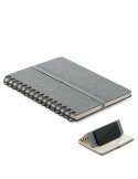Cahier A5 publicitaire avec support de téléphone STRATA Matières : papier recyclé Couleurs : gris cadeau entreprise pas cher
