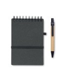 Cahier recyclé personnalisé et stylo à bille NOTIE Matières : papier recyclé Couleurs : pierre accessoire événementiel unique