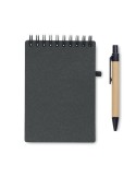 Cahier recyclé personnalisé et stylo à bille NOTIE Matières : papier recyclé Couleurs : pierre marquage couleur éclatante