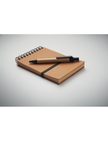 Cahier recyclé personnalisé et stylo à bille NOTIE Matières : papier recyclé Couleurs : marron objet publicitaire robuste