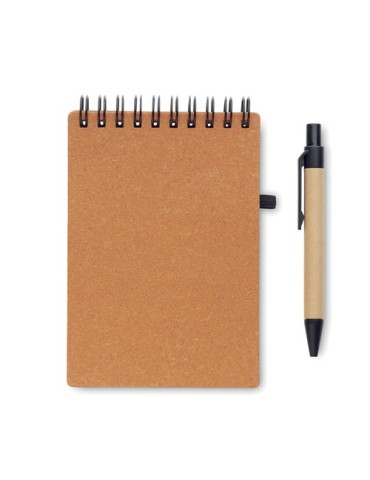 Cahier recyclé personnalisé et stylo à bille NOTIE Matières : papier recyclé Couleurs : marron cadeau affaires élégant