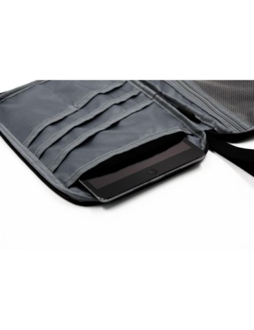 Portefeuille de voyage publicitaire  Brandcharger Rover Matières : polyester Couleurs : noir objet promotionnel éco-responsable