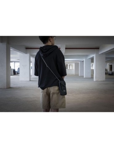 Sac bandoulière publicitaire personnalisé Brandcharger Solo Matières : polyester Couleurs : noir livraison express 24h 48h