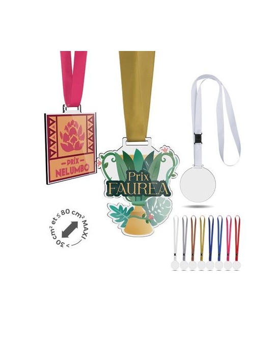 Médaille publicitaire en PMMA épaisseur 3 mm, dimensions entre 30 et 80 cm², avec cordon satin cadeau entreprise pas cher