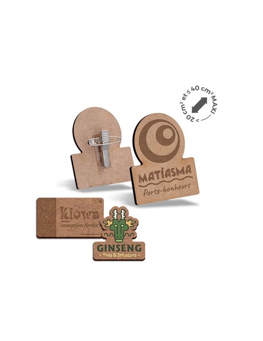 Badge publicitaire en MDF 3mm avec pince-épingle, dimensions entre 20 cm² et 40 cm², modèle BADGE.